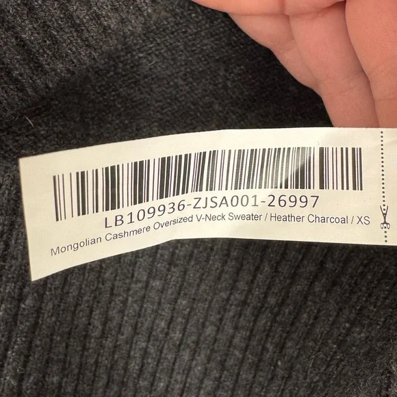 NWT QUINCE Women Mongolian Cashmere Oversized V-Neck Sweater Heather Charcoal XS - Picture 9 of 11